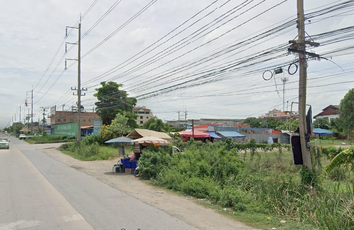 Land 74 rai Dark purple area, filled 40 rai, width 50 m. Road 346 Pathum Thani-Lat Lum Kaeo Tambon Khu Bang Luang, Amphoe Lat Lum Kaeo, Pathum Thani Inside width 125 m. next to Khlong Bang Pho Nuea, near Wat Khu Bang Luang Price 7.9 million per rai, interested contact Khun Sri 094 821 6456